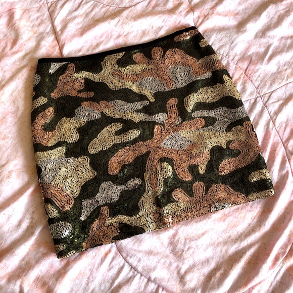 Camo sequin mini skirt from showpo size S NBW - Picture 1 of 1